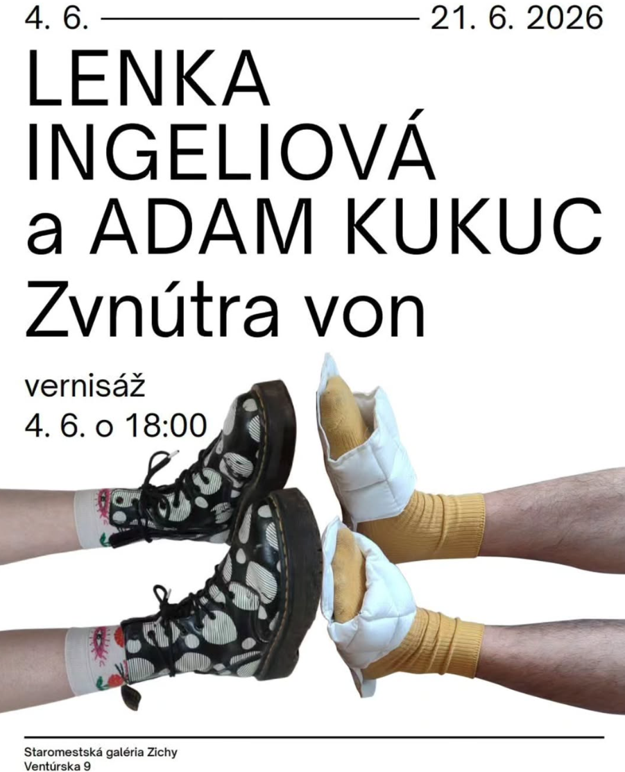 Plagát k výstave Zvnútra von Lenky Ingeliovej a Adama Kukuca s fotografiou dvoch párov nôh v nezvyčajnej obuvi oproti sebe.