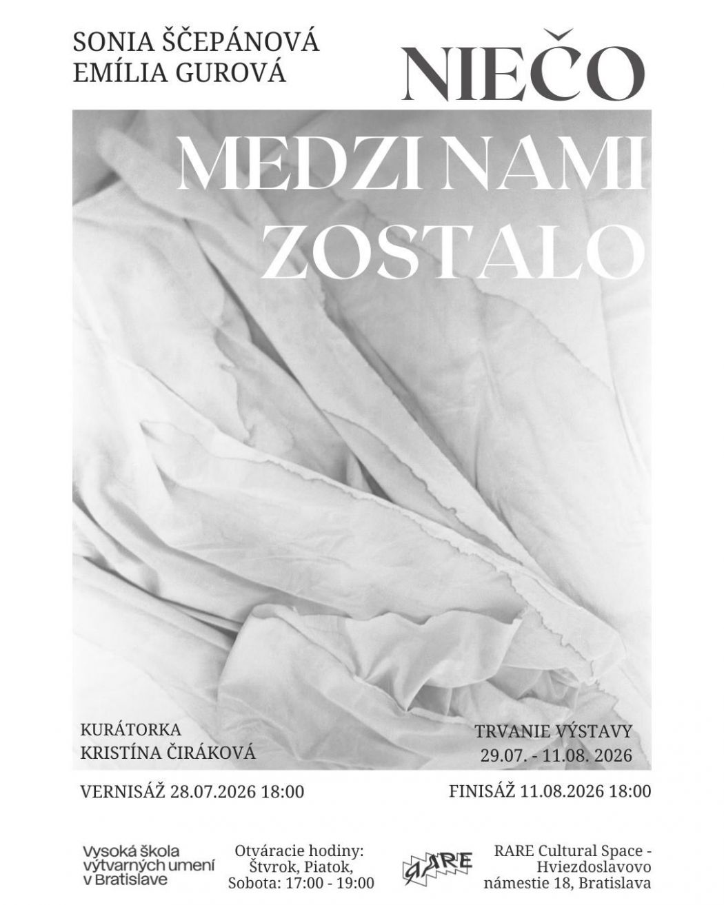 Plagát výstavy Niečo medzi nami zostalo autoriek Sonie Ščepánovej a Emílie Gurovej v RARE Cultural Space.