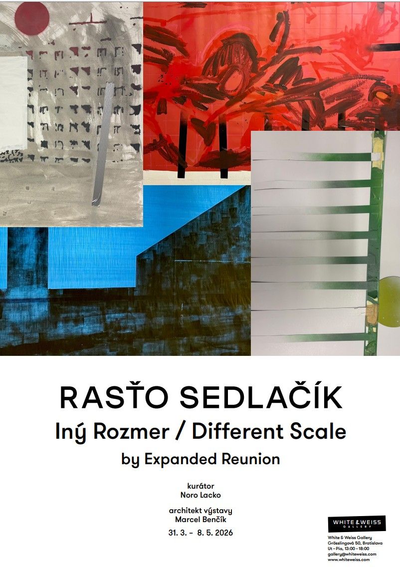 Plagát výstavy Rašto Sedlačík: Iný rozmer / Different Scale – koláž abstraktných maliarskych plôch v červenej, modrej a zelenej s informáciami o výstave White & Weiss Gallery v Bratislave.
