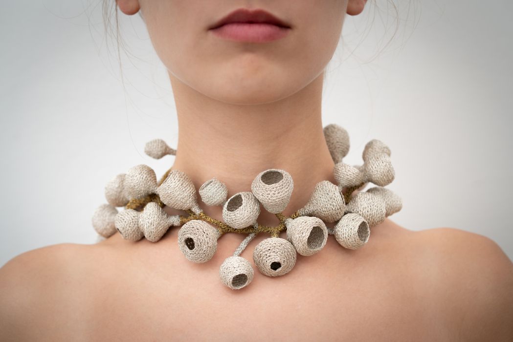 Poppies, necklace, textile technique, metal fibers.