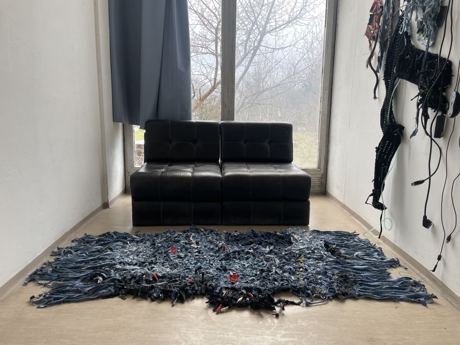 unravelling, knitting, denim, electronic components